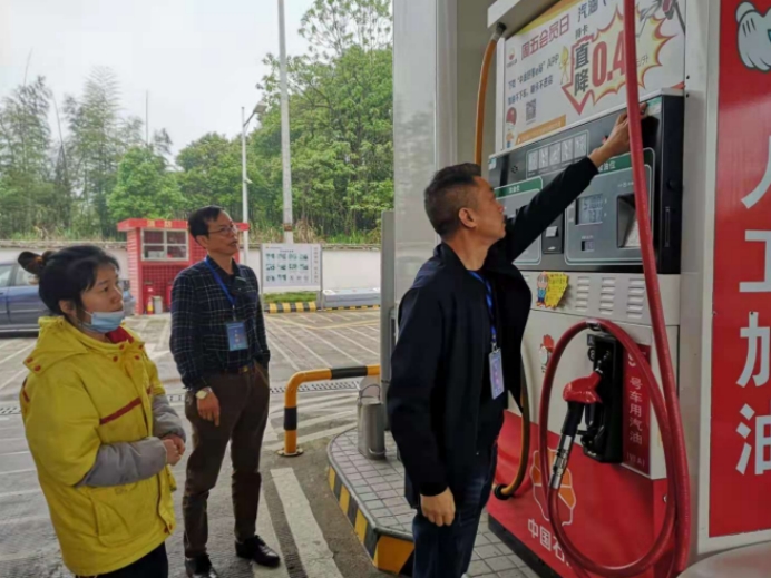 益陽市市場監管部門開展端午節前安全檢查 規范成品油批發市場秩序